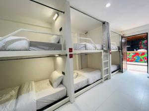 Postel nebo postele na pokoji v ubytování Koh Samui Beach Hotel