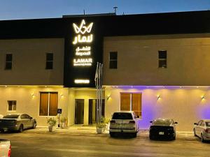 a building with cars parked in a parking lot at ارجان بارك القادسية in Riyadh
