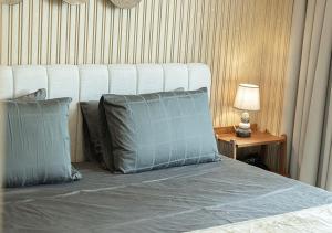 Postel nebo postele na pokoji v ubytování Private Platinum Studio Apartment in Al Zahia, Sharjah