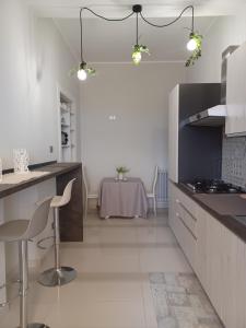Kuchyň nebo kuchyňský kout v ubytování Casa Vacanze Borgo Garibaldi