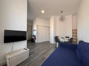 Μια τηλεόραση ή/και κέντρο ψυχαγωγίας στο Pizarro 32 - I - A las puertas del campo talaverano