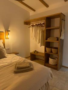Santa Teresa Bed & Breakfast Andalusien客房内的一张或多张床位