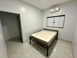 a bedroom with a bed in the corner of a room at Casa ARUANÃ 6 SUITES in Aruanã +25 photos