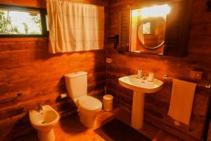 Kúpeľňa v ubytovaní Etna Rural Cottage with Jacuzzi + 24 fotografií