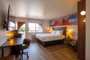 Postel nebo postele na pokoji v ubytování GreenTree Inn Sedona + 37 fotografií