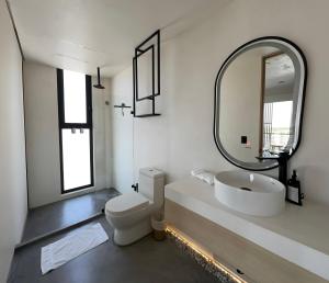 Снимка в галерията на Torre 48 Highest Floor View - Rooftop Pool and Wifi в Плая дел Кармен