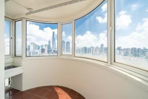 Mynd úr myndasafni af Molly Homestay - walk to Yu Garden and the Bund 3bedrooms 1study 2 bathrooms elevator apartment í Shanghai