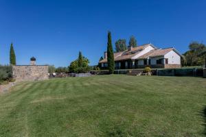 a house with a large lawn in front of it at La Traviesa,Villa de Lujo de 500 m. en el Campo con Piscina in Campo Arcís