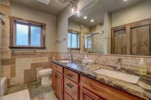 O baie la Chateau de Navahoe - Luxury - Hot tub - Large yard +48 fotografii