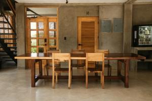Waves & Wifi - Coworking & Coliving Space in Popoyo的休息区