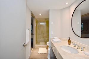 Ένα μπάνιο στο Lux Jacuzzi Suite - Top Level