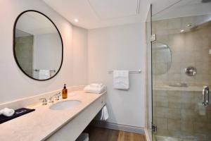 Ένα μπάνιο στο Lux Jacuzzi Suite - Top Level