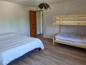 a bedroom with a bunk bed and a bunk bedwered at Gite Ker Amance Dienville - 10 personnes in Dienville