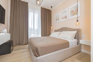 Postel nebo postele na pokoji v ubytování Visconti Palace by Rhospitality it