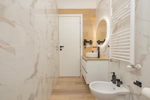 Koupelna v ubytování Visconti Palace by Rhospitality it
