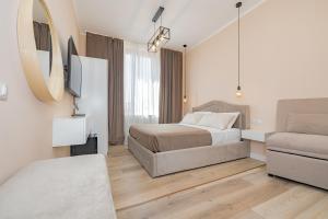 Postel nebo postele na pokoji v ubytování Visconti Palace by Rhospitality it