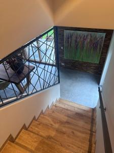Televízia a/alebo spoločenská miestnosť v ubytovaní Pfändertraum Luxus Ferienhaus