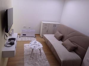 TV a/nebo společenská místnost v ubytování Studio Apartman KIMI