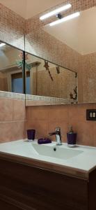 A bathroom at Appartamento ALECATIA 2