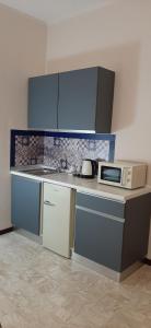 A kitchen or kitchenette at Appartamento ALECATIA 2