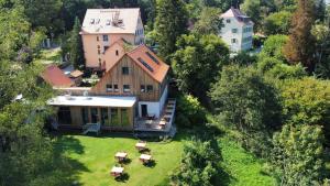 Zahrada ubytování Ada's Buka Chalet auf dem Felsberg