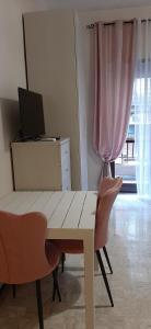 A television and/or entertainment centre at Appartamento ALECATIA 2