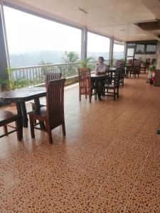 Balcone o terrazza di Sang Yoo Mountain View Tagaytay Bed and Breakfast - Taal Lake View
