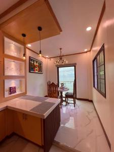 Fotografie z fotogalerie ubytování 3BR Oceanfront Vacation House in Lila, Bohol v destinaci Boyog