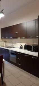 A kitchen or kitchenette at Appartamento ALECATIA 2