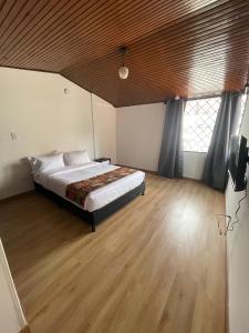 Cama o camas de una habitación en Bamuka Hostal