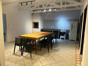 Η κουζίνα ή μικρή κουζίνα στο Casa Beira Mar +8 φωτογραφίες