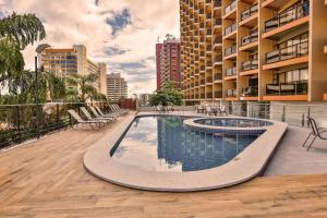a swimming pool in the middle of a building at Kubitschek Plaza Hotel - Flat Particular 4 - ALM Hospedagens in Brasília