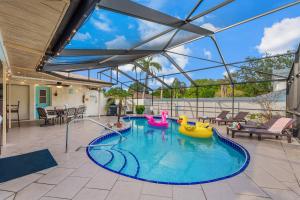 Hồ bơi trong/gần Bradenton Vacation Home with Heated Pool, Hot Tub, EV Chrger near AMI