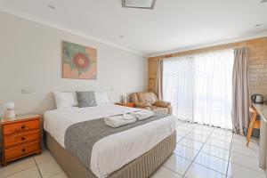 Letto o letti in una camera di Emerald Central Palms Motel
