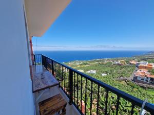 a balcony with a view of the ocean at Vivienda Los Tilos in San Andres y Sauces
