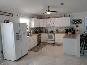 Kuchyň nebo kuchyňský kout v ubytování Family Gathering Place