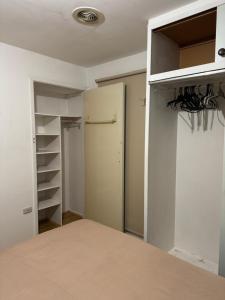 Katil atau katil-katil dalam bilik di Springvale Couple Room for Rent
