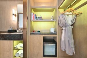 Cucina o angolo cottura di Jingli Hotel Beijing Heshenghui Dajiaoting Subway Station Branch