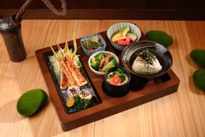 Makanan di atau berdekatan hotel