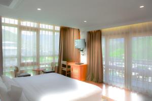 Voodi või voodid majutusasutuse Phuntsho Khangsar Hotel toas