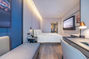 Rúm í herbergi á Atour Hotel Changsha Financial Center Chazishan Road