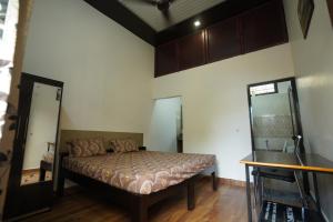 Postel nebo postele na pokoji v ubytování Room in Haldwani with private Kitchen & Bath