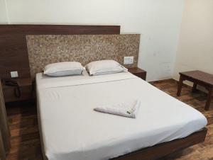 Postel nebo postele na pokoji v ubytování Hotel Swadesh Heritage