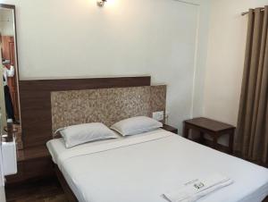Postel nebo postele na pokoji v ubytování Hotel Swadesh Heritage