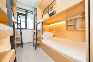 Postel nebo postele na pokoji v ubytování Denpa Inn - Shanghai Hongqiao Jinhui Road Branch
