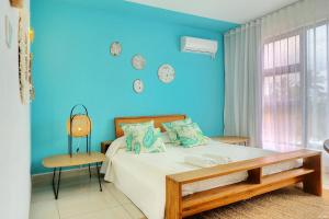 Postel nebo postele na pokoji v ubytování EUREKA-SUR-MER Stylish & Cosy Apartment, 100 mts from beach, pool