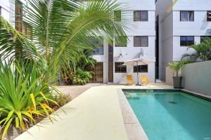 Bazén v ubytování EUREKA-SUR-MER Stylish & Cosy Apartment, 100 mts from beach, pool nebo v jeho okolí
