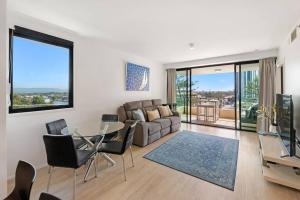 Μια τηλεόραση ή/και κέντρο ψυχαγωγίας στο Park Views & Luxe Amenities in Broadbeach