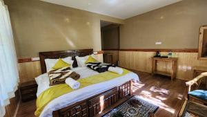Postel nebo postele na pokoji v ubytování Hotel Gangchen Tabo