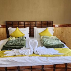 Postel nebo postele na pokoji v ubytování Hotel Gangchen Tabo